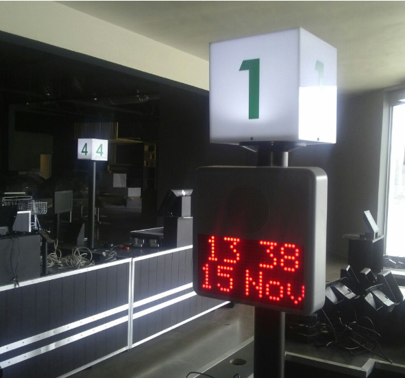 Retail queue management system with counter display